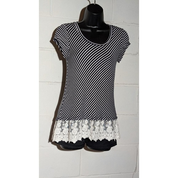 A. Byer Striped Tunic Top Lace Trim Short Sleeve Casual Blouse Small - Picture 1 of 5